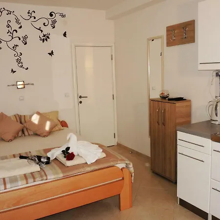 Iva Apartament *